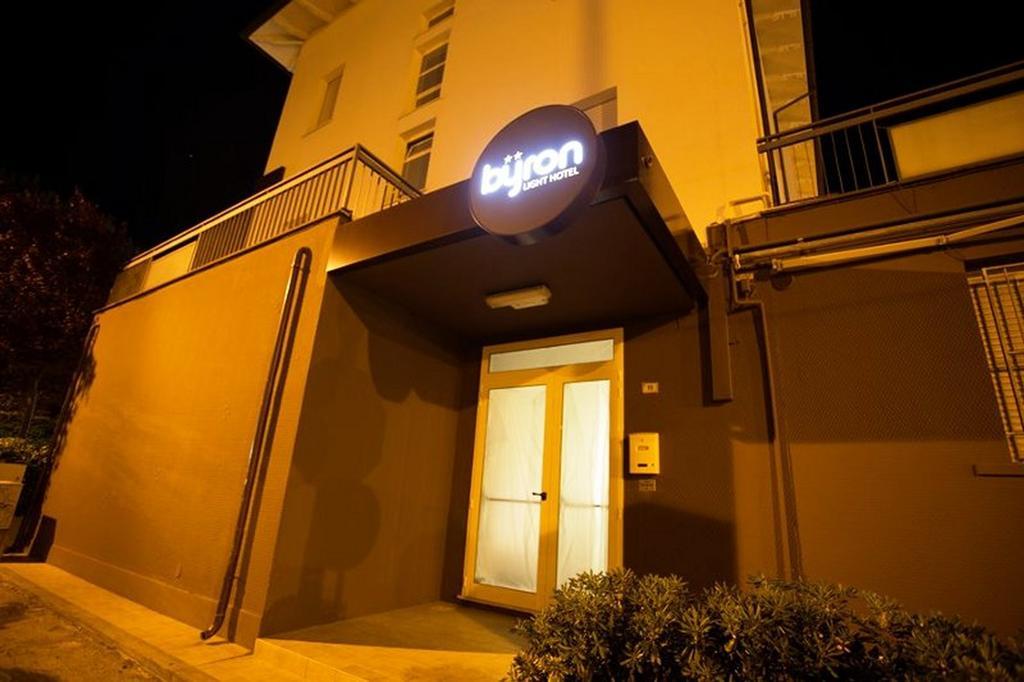 Byron Light Hotel Riccione Exterior foto