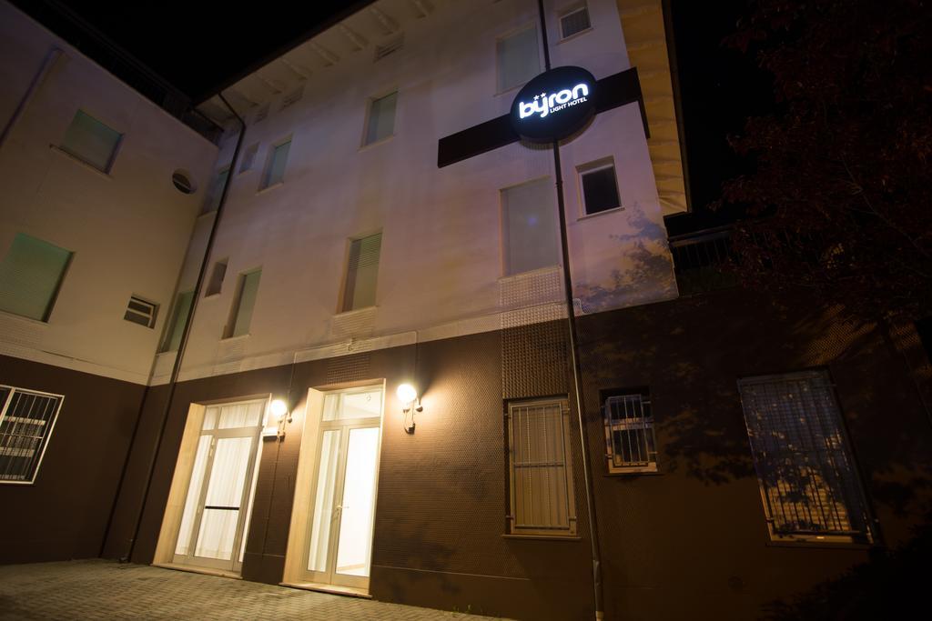 Byron Light Hotel Riccione Exterior foto
