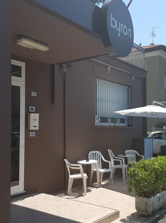Byron Light Hotel Riccione Exterior foto
