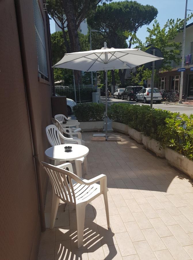 Byron Light Hotel Riccione Exterior foto