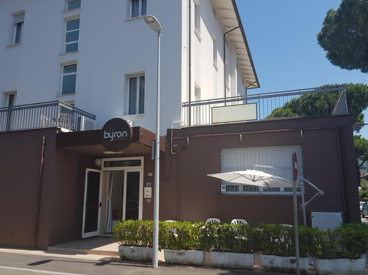 Byron Light Hotel Riccione Exterior foto